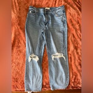 NWOT ABERCROMBIE SZ 35 Mom High Rise Jean
